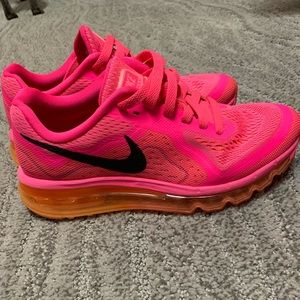 Nike air max tennis shoes